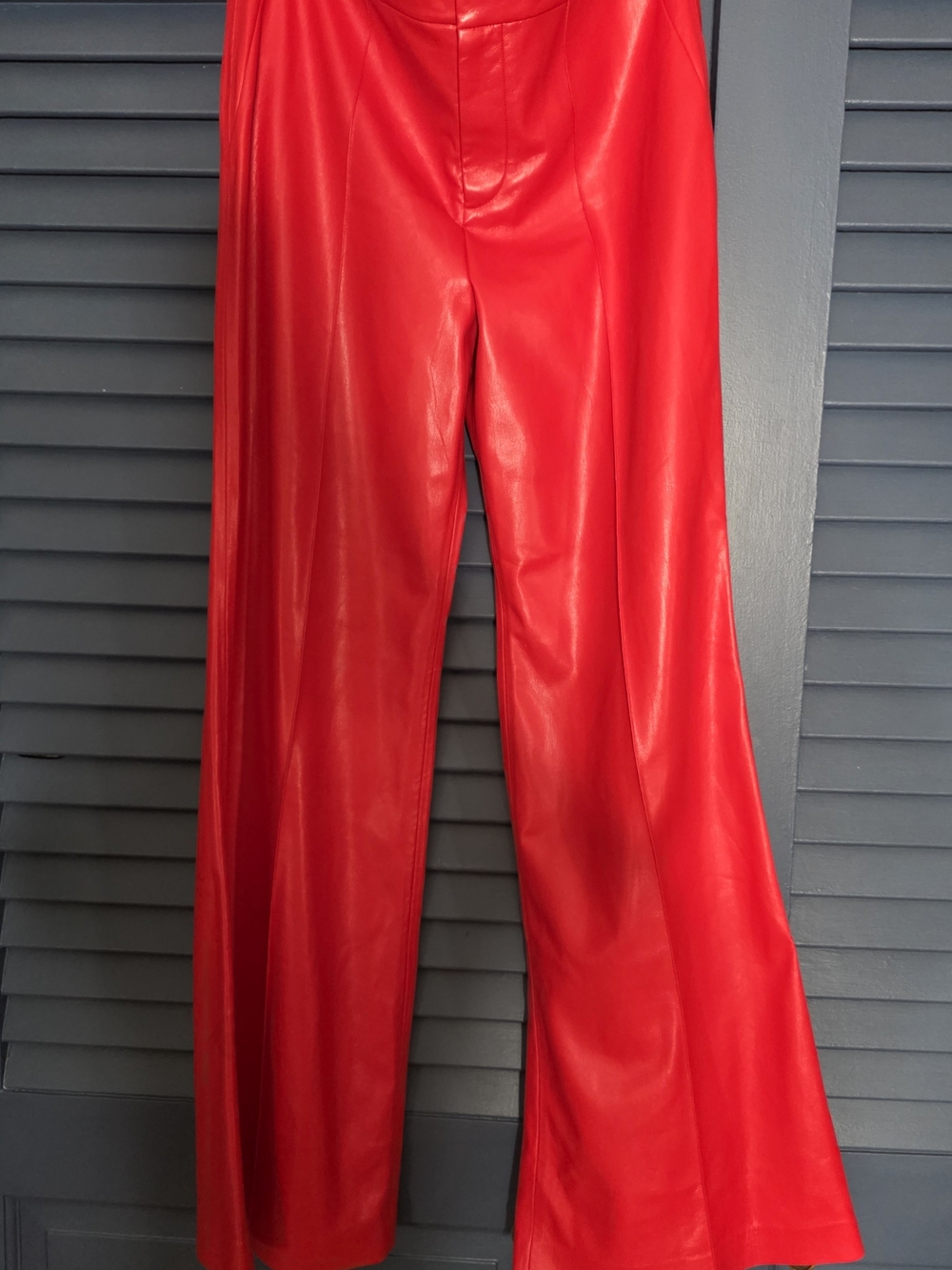 NWT Alice + Olivia Dylan High-Rise Vegan Leather Wide-Leg Pants - Bright Ruby 12 - Picture 7 of 9